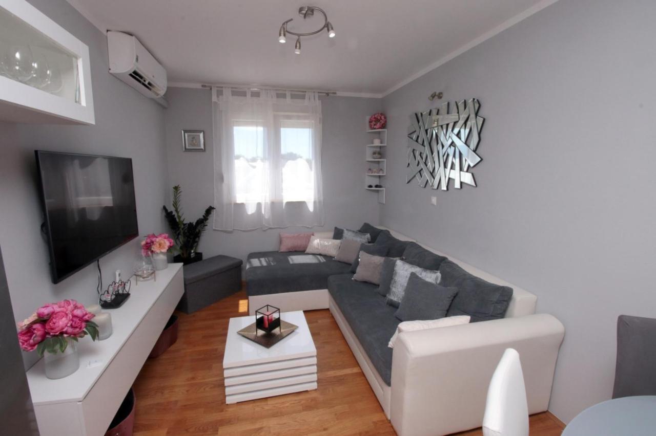 Apartman *Sanja* Omis Apartment Ngoại thất bức ảnh