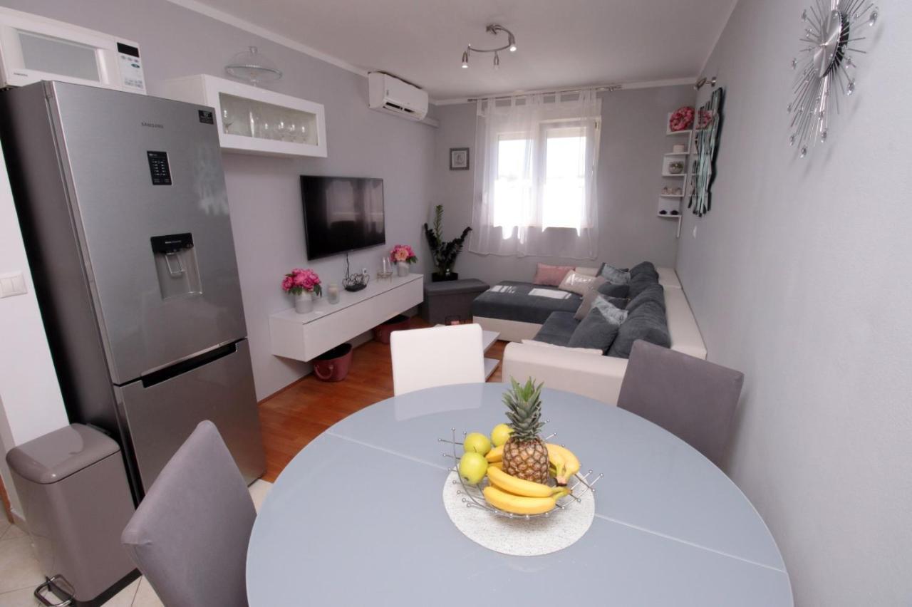 Apartman *Sanja* Omis Apartment Ngoại thất bức ảnh